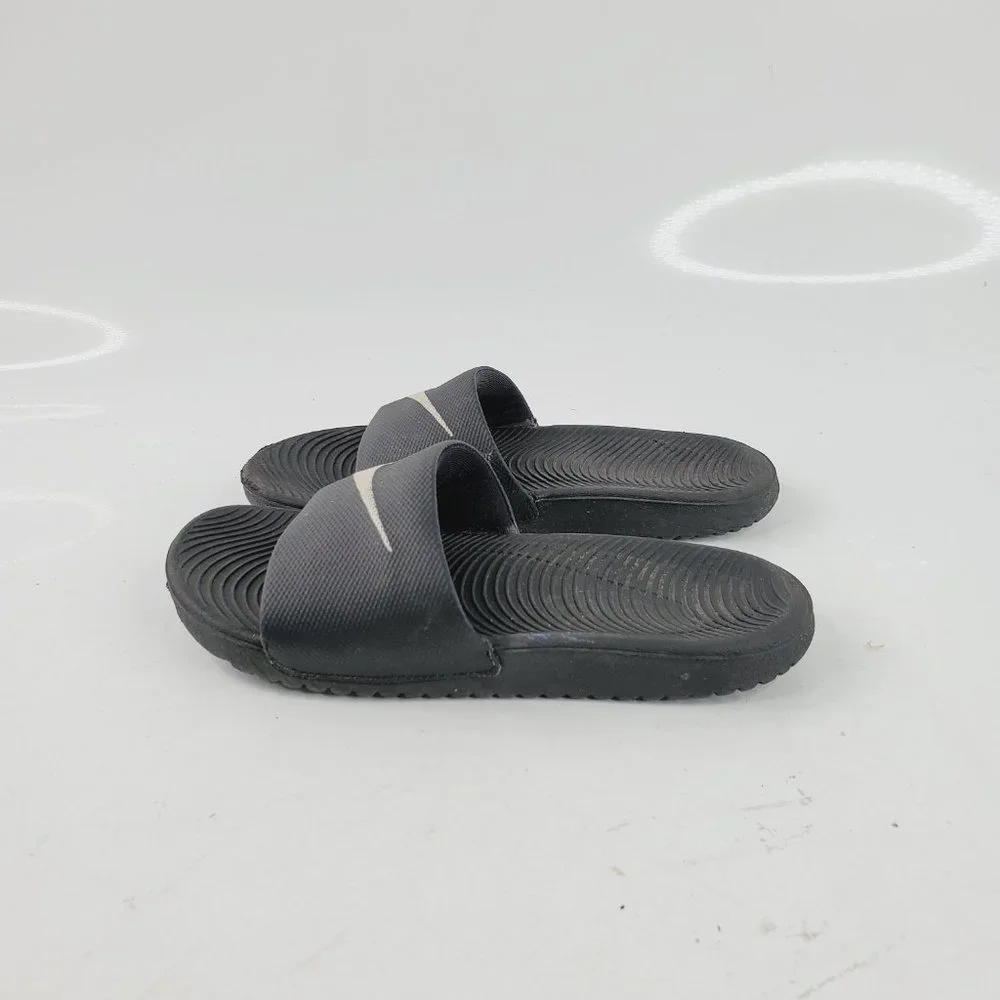 Nike Boy's Black Swoosh Outdoor Casual Slip On Slide‎ Sandal Size US 3Y